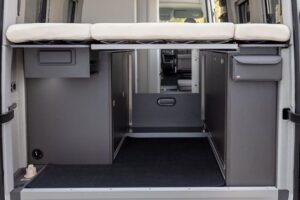 Pochette coté droit du coffre du Grand California